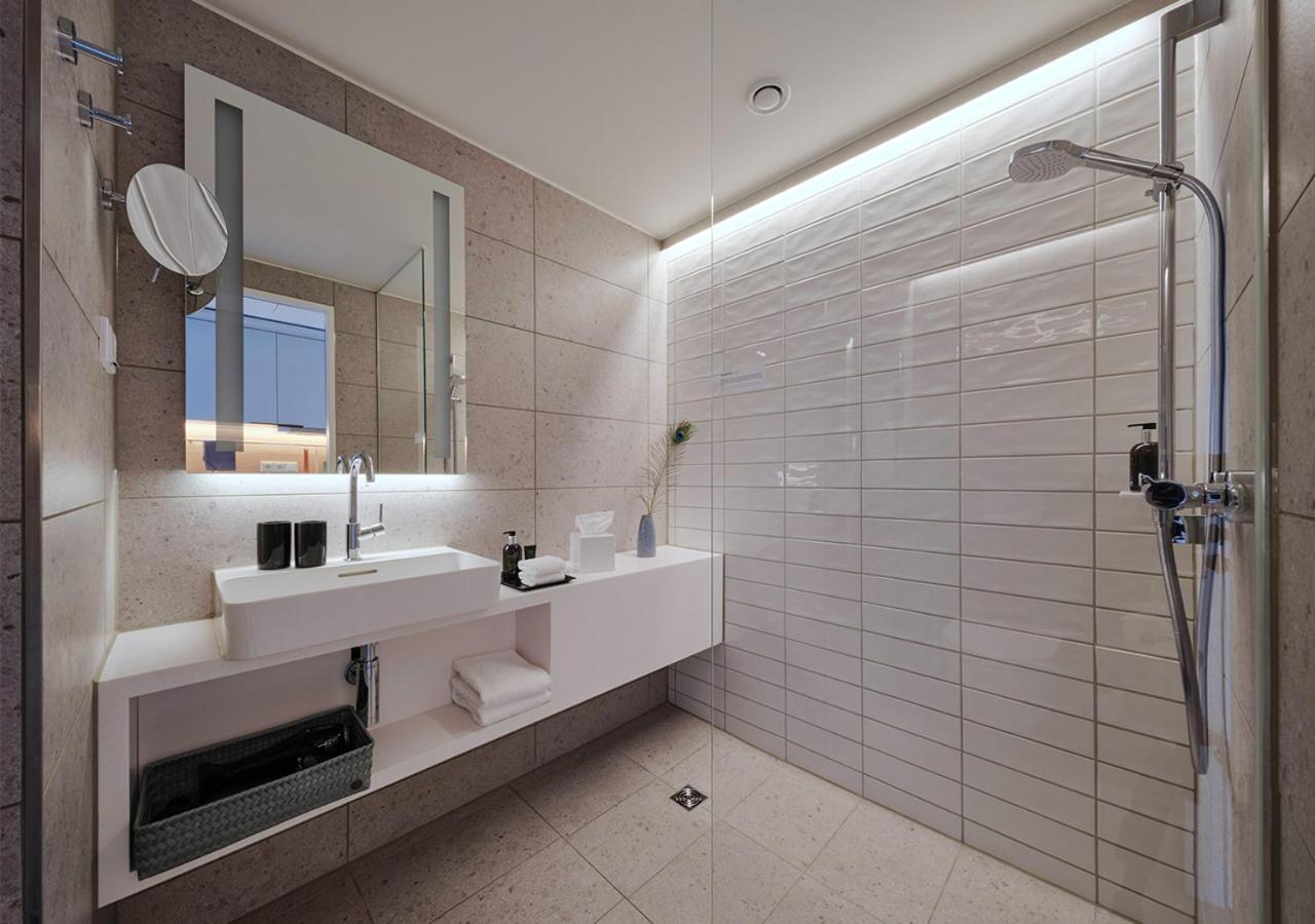Adina Apartment Hotel Köln Ngoại thất bức ảnh